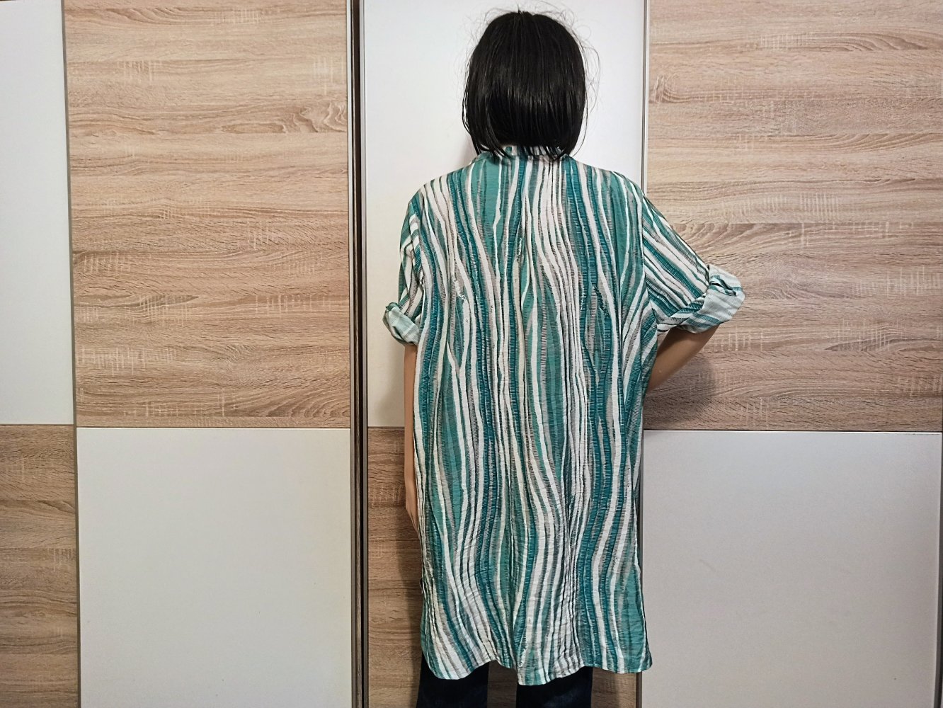 Schöne Bluse mit grüne und weiße Wellenstreifen von Liberty