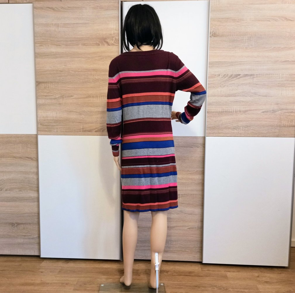 Schönes gestreiftes Pullover-Kleid in von Lindex