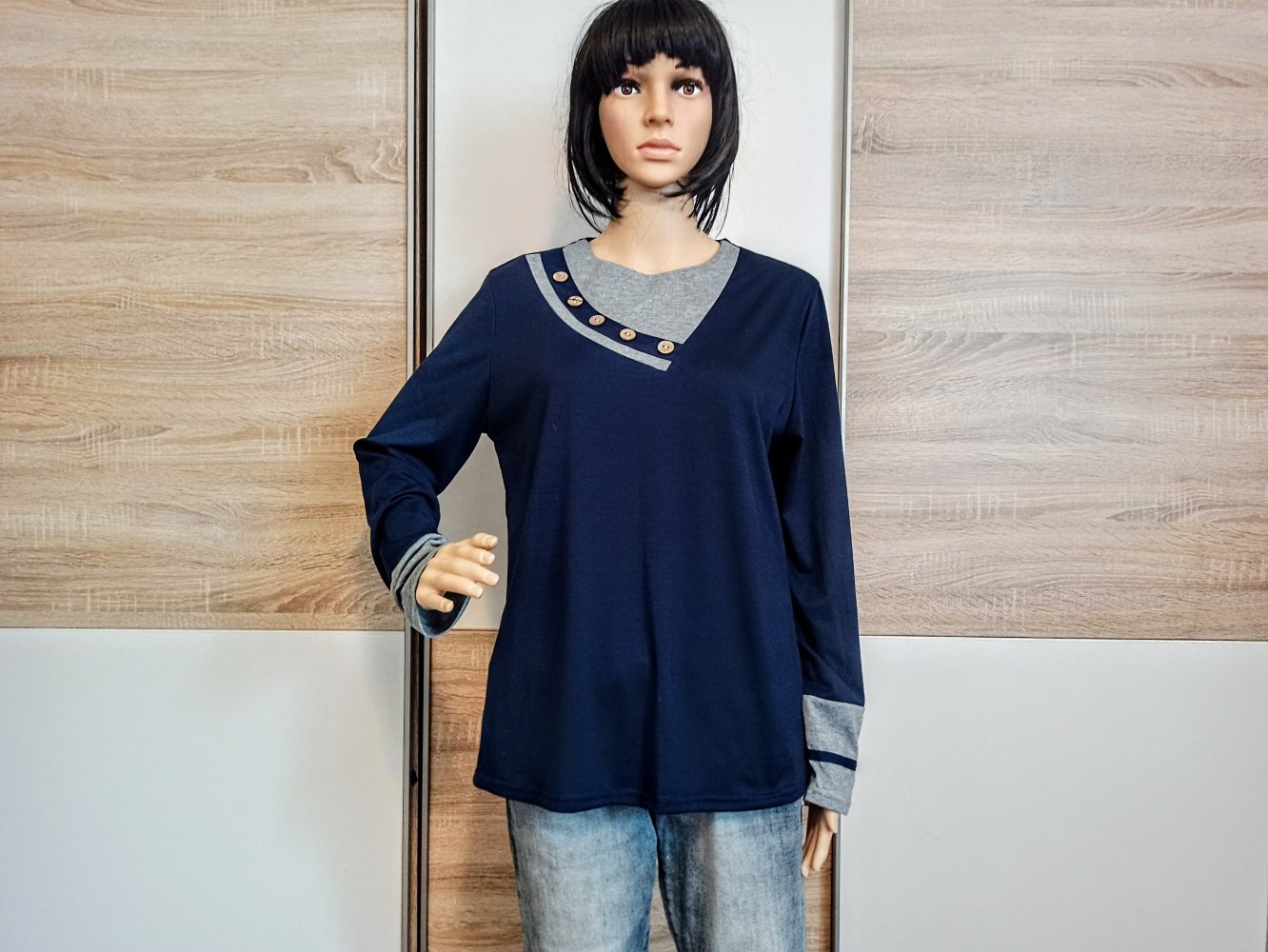 Schönes Langarm-Shirt in marienblau/grau