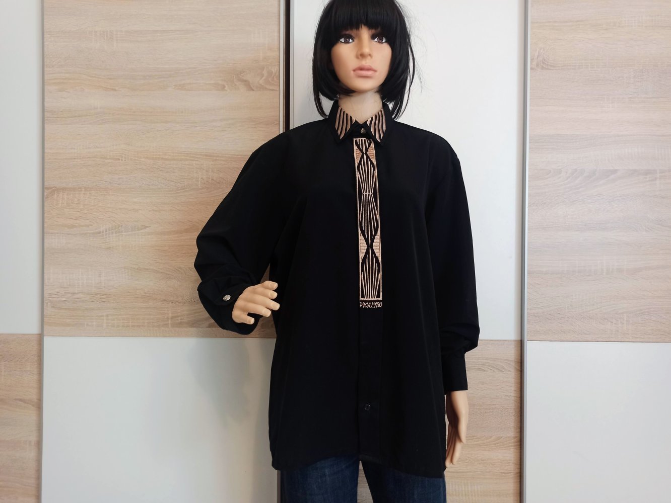 Schöne Bluse in schwarz in Asia-Style