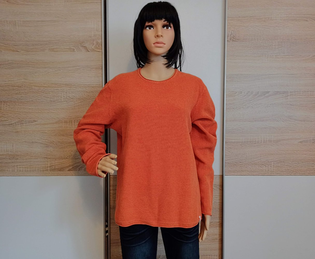 Schöner Pullover in korallenrot von Mcneal