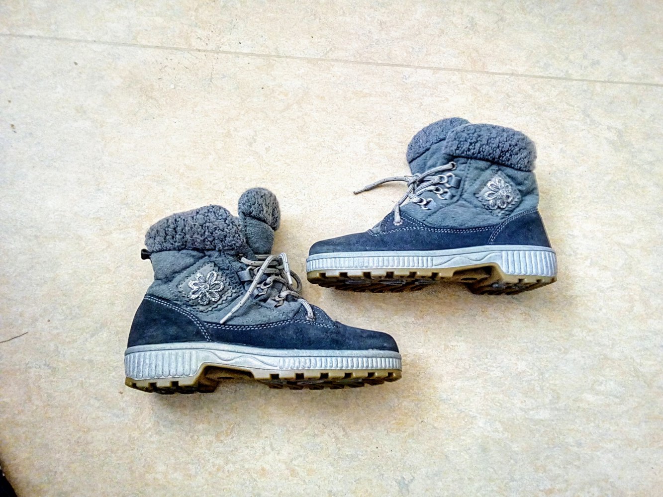 Tolle Boots in Farbe Grau