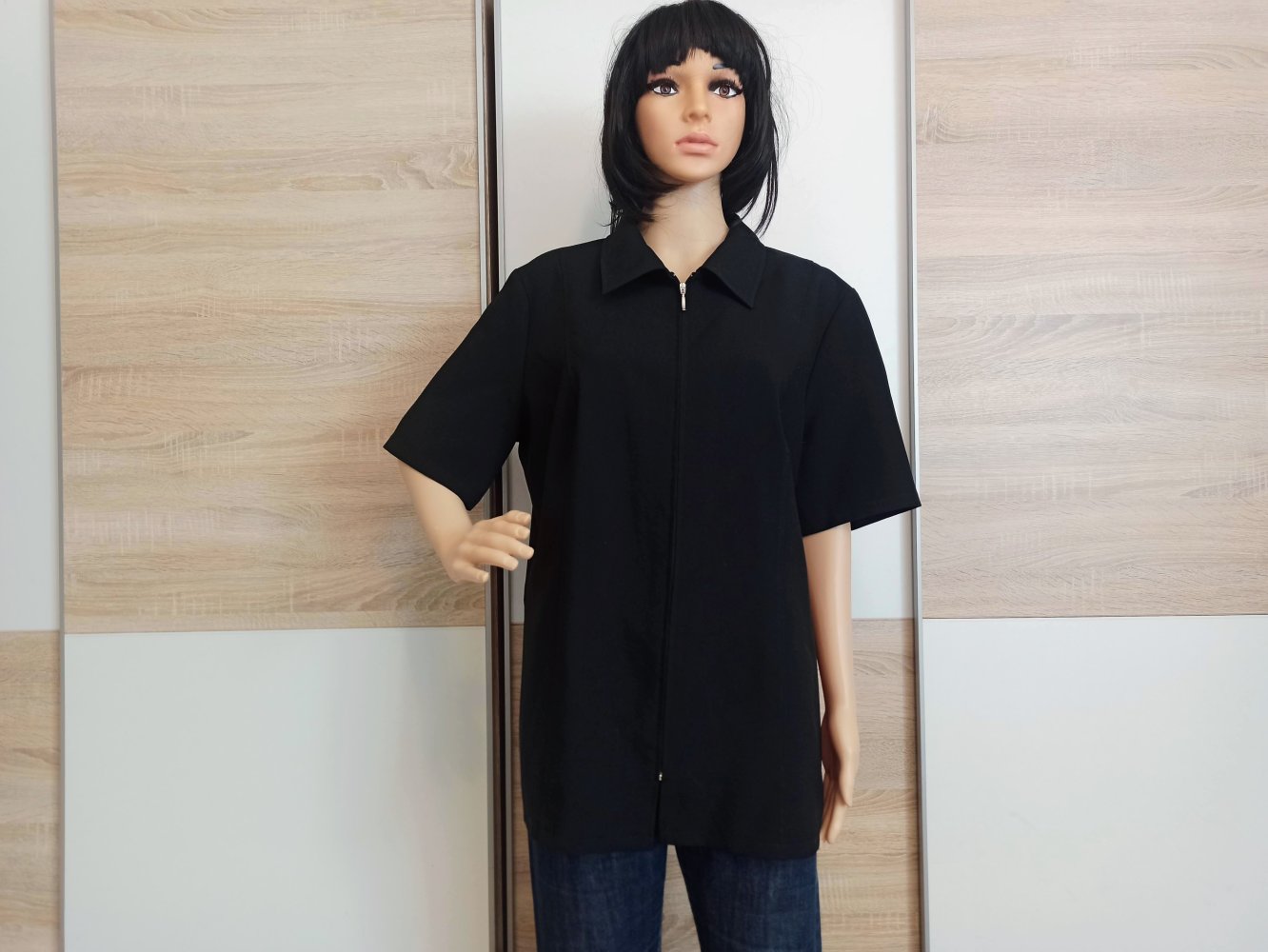 Schöne Bluse in schwarz mit Reißverschluss