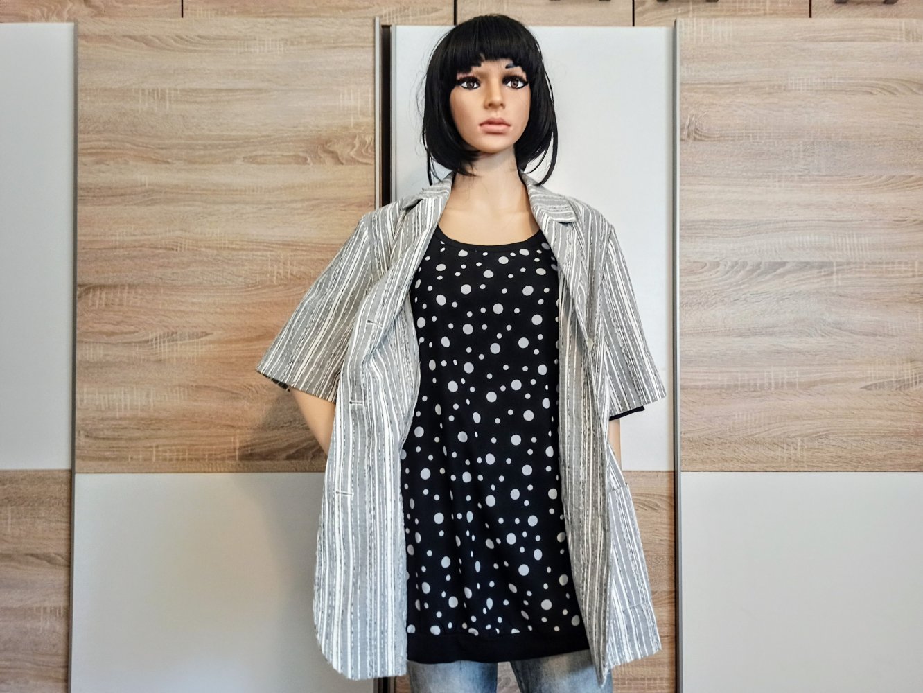 Schöner Oberteil in grau/weiß von Atelier Creation