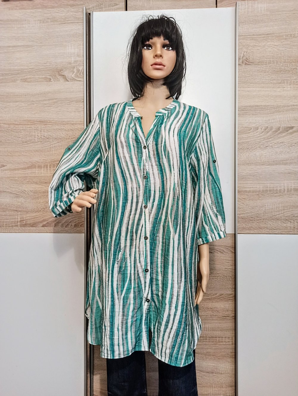 Schöne Bluse mit grüne und weiße Wellenstreifen von Liberty