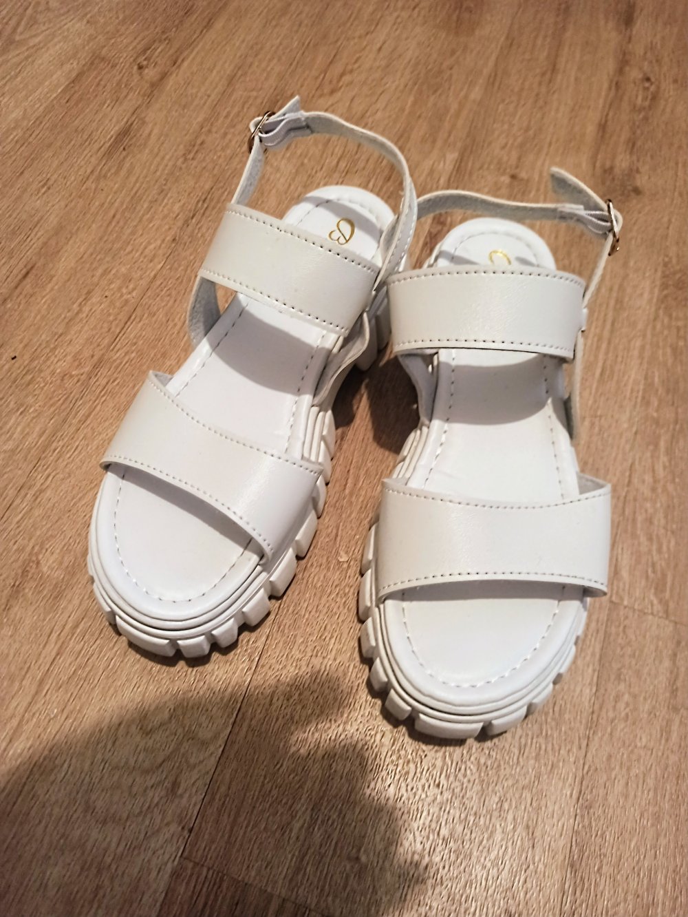 Tolle Damen Sandalen in weiß von Beilide
