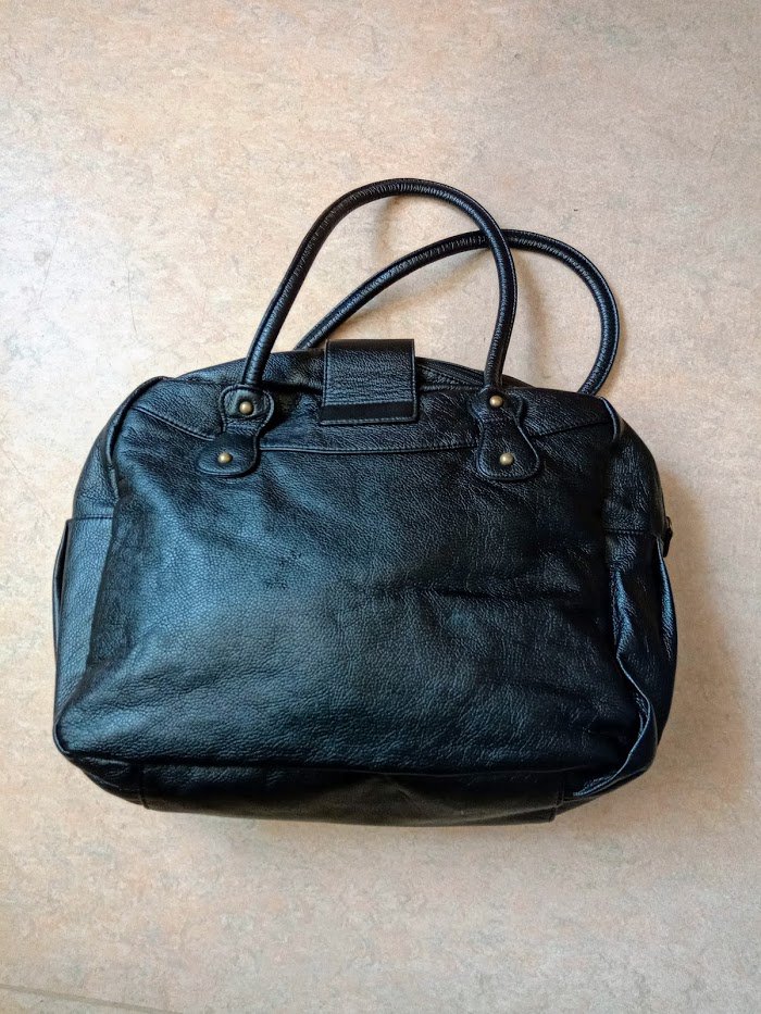 Schöne Damen Tasche in Farbe Schwarz 