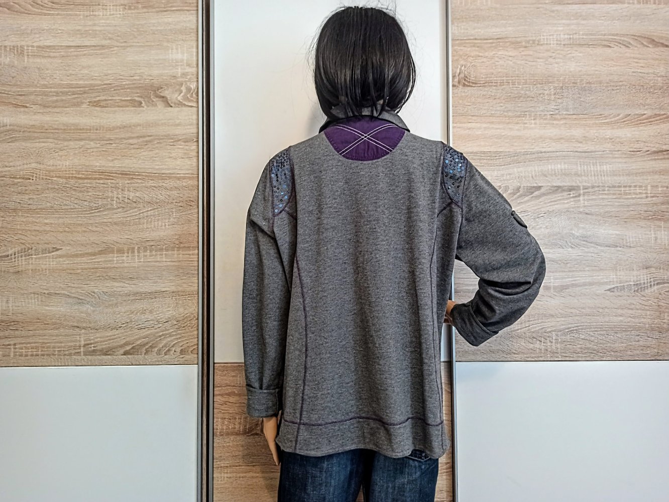 Schönes Langarm-Shirt in grau mit Strasssteinen von Alba Moda
