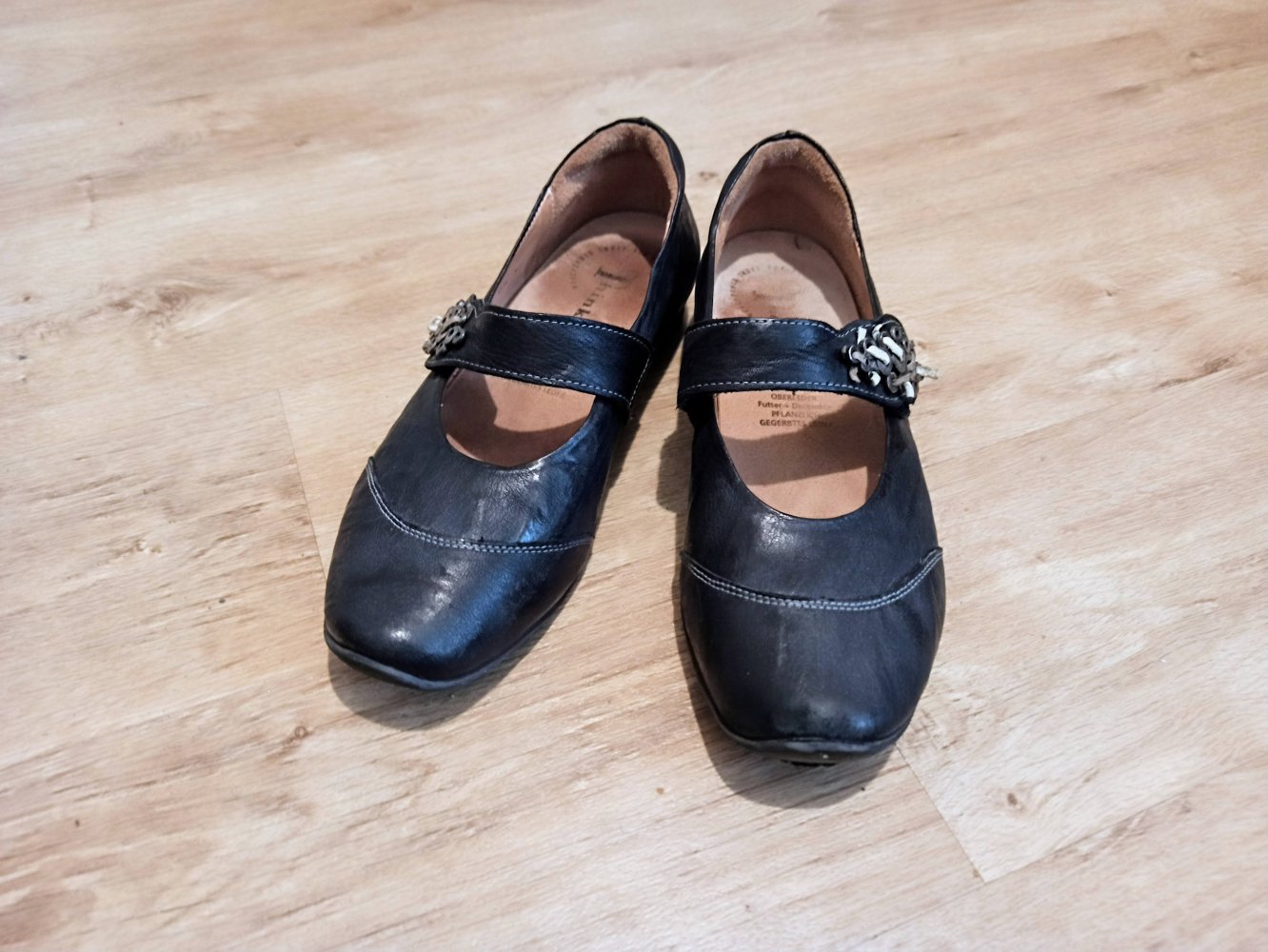 Tolle Damen-Schuhe in schwarz von Think