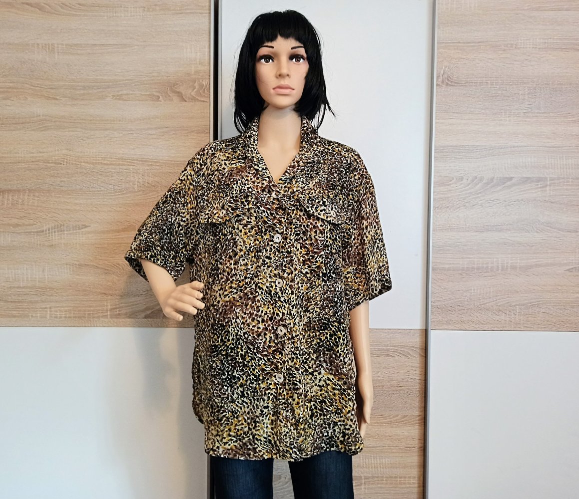 Schöne bunte Bluse in Leoparden Style