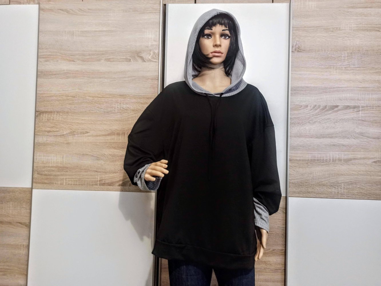 Schönes Langarm-Shirt Schein kurve miot kapuze in schwarz/grau