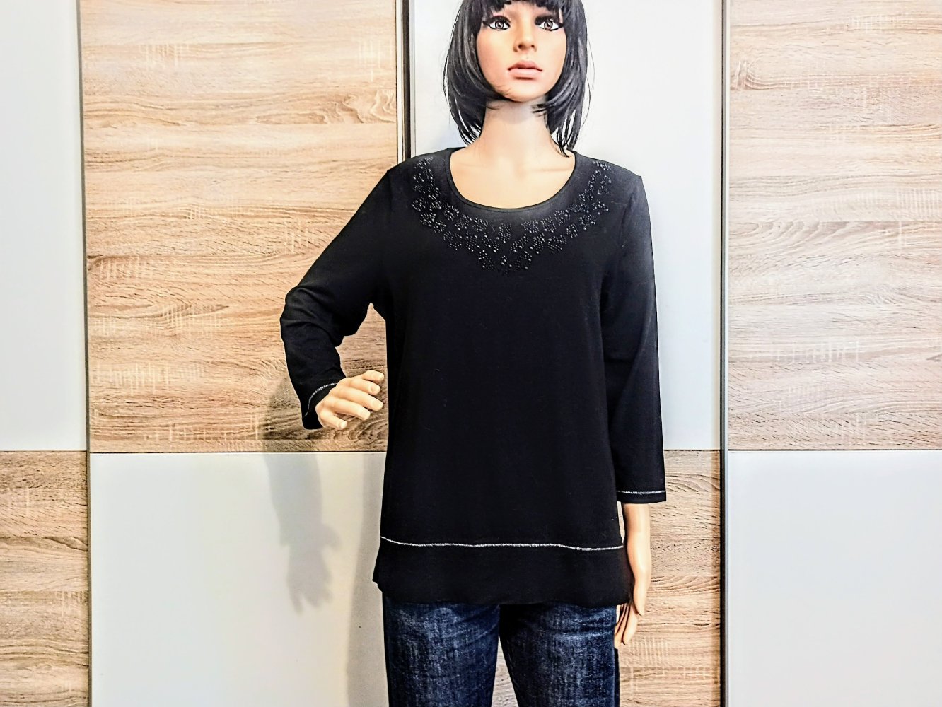 Schönes Langarm-Shirt in schwarz mit Strasssteinen von just like me