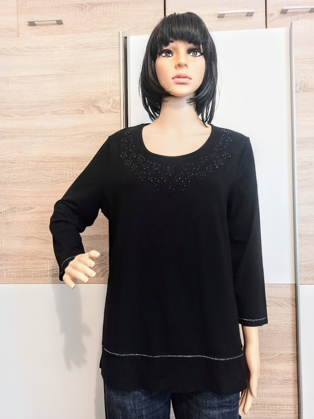 Schönes Langarm-Shirt in schwarz mit Strasssteinen von just like me