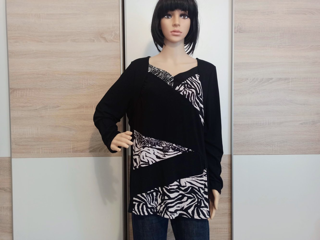Schönes Langarm-Shirt in schwarz/weiß