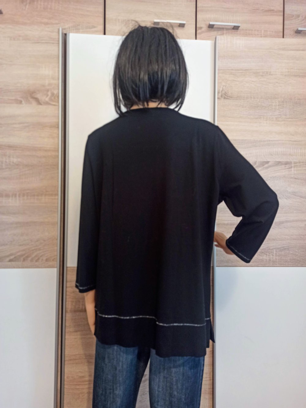 Schönes Langarm-Shirt in schwarz mit Strasssteinen von just like me