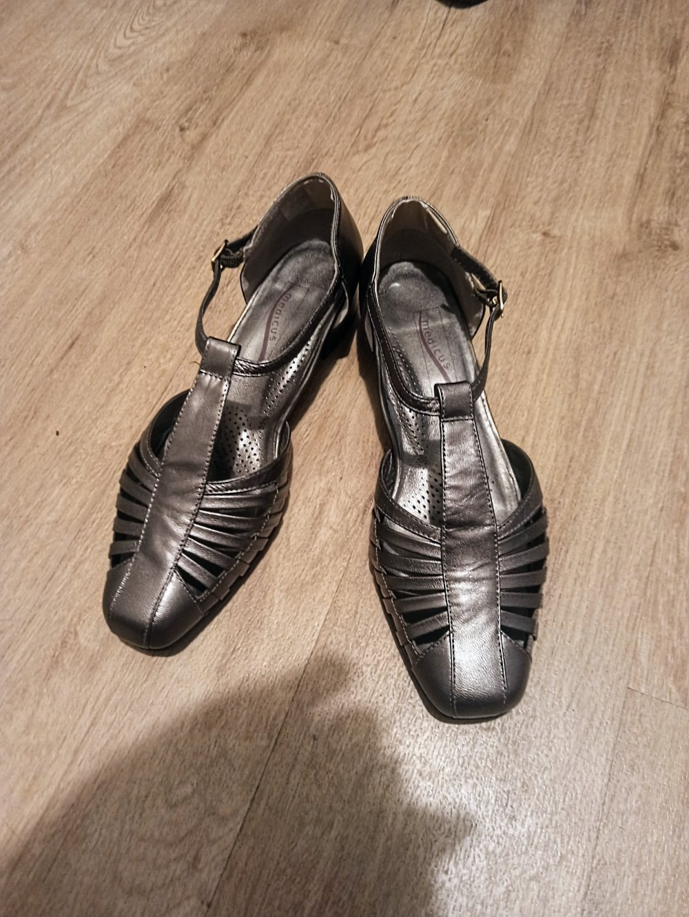 Tolle Damen Sandalen in braun/silber von Medicus