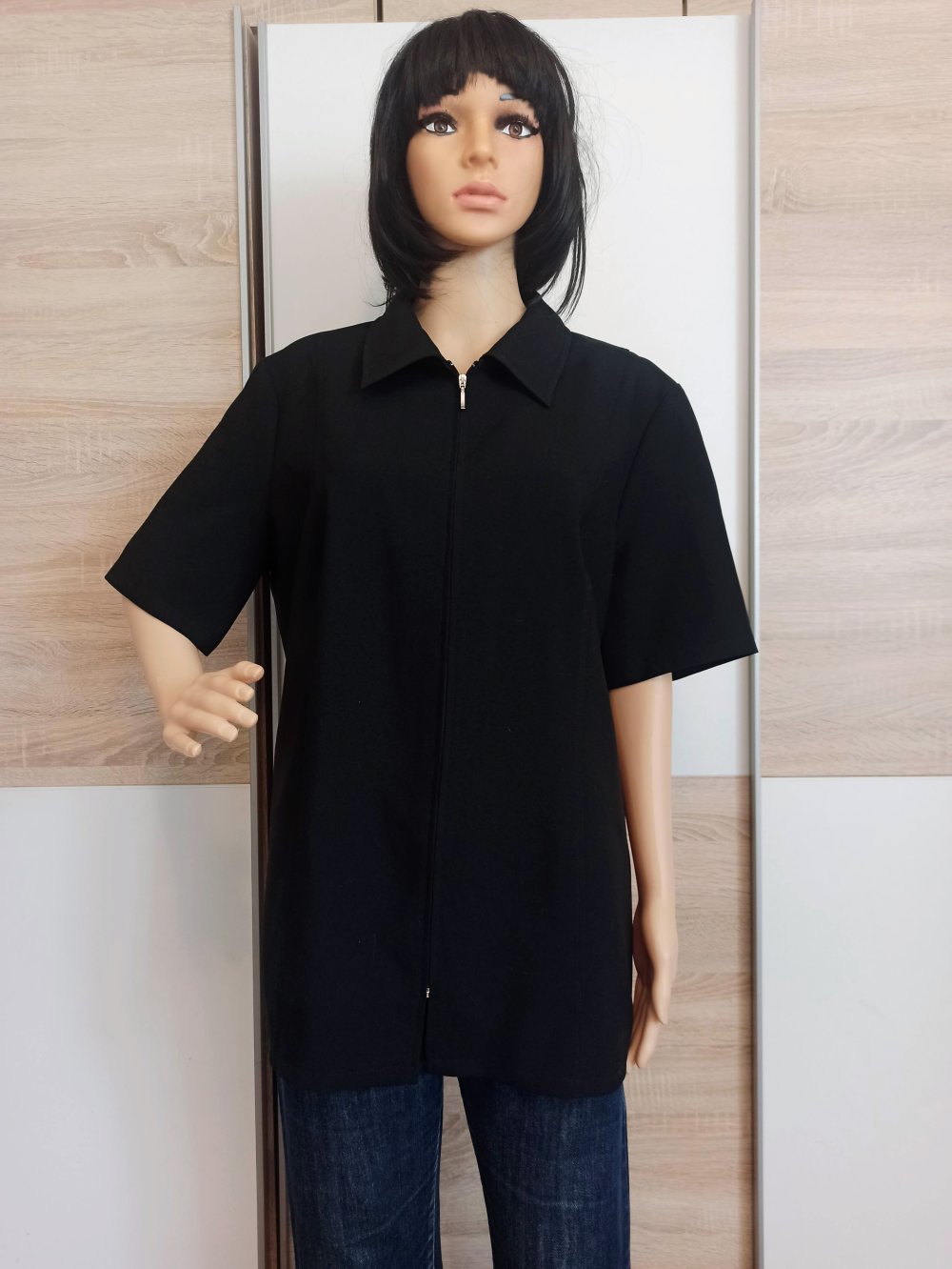 Schöne Bluse in schwarz mit Reißverschluss
