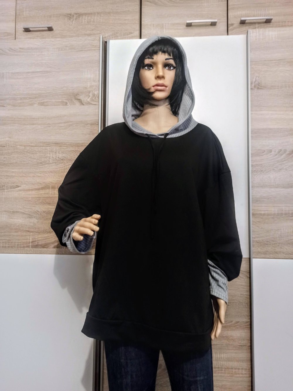 Schönes Langarm-Shirt Schein kurve miot kapuze in schwarz/grau
