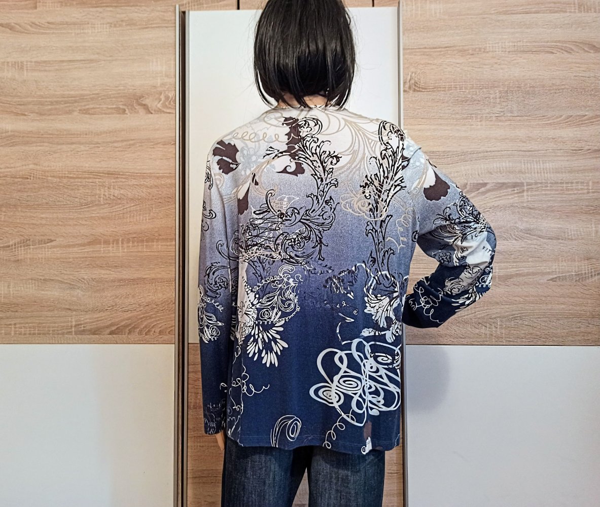 Schönes buntes Langarm-Shirt blau/weiß/grau von Bonita 