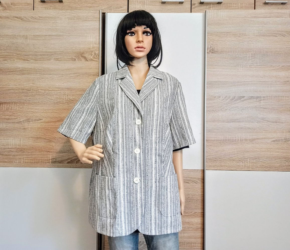Schöner Oberteil in grau/weiß von Atelier Creation