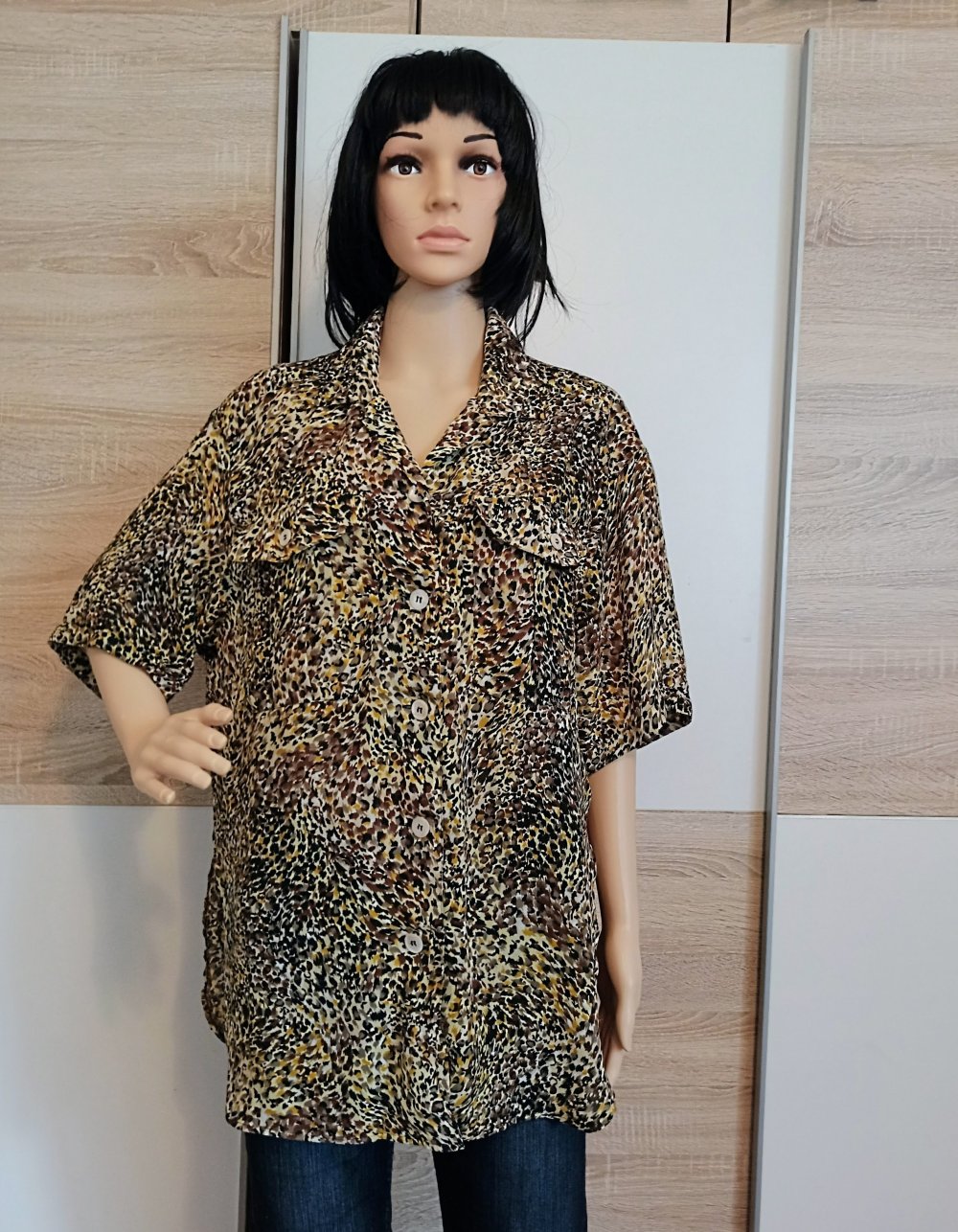 Schöne bunte Bluse in Leoparden Style