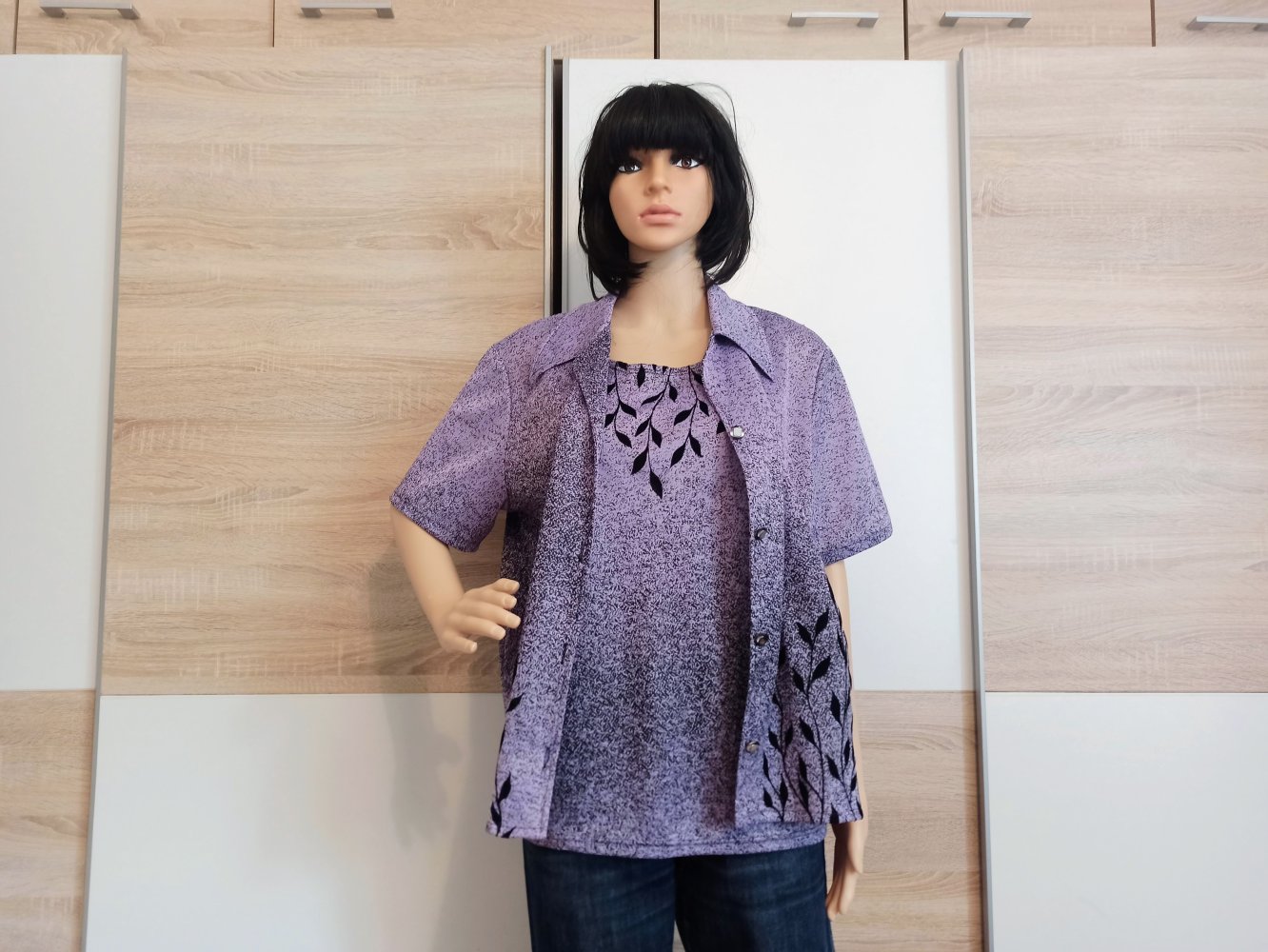 Schöne Bluse in Flieder und schwarz mit Top