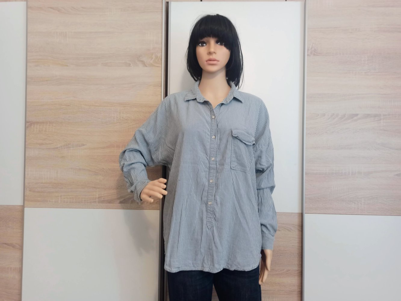 Schöne Bluse in blau mit weiße Nadelstreifen von Set