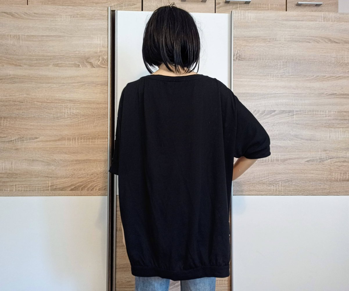 Schöne Bluse in schwarz mit weiße Punkte von Essentials