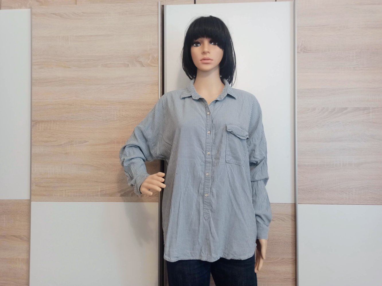 Schöne Bluse in blau mit weiße Nadelstreifen von Set