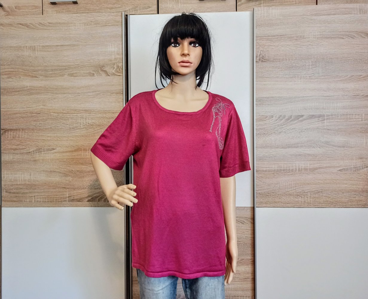Schönes T-Shirt in Rose mit Schuhe aus Strasssteinen von Helena Vera