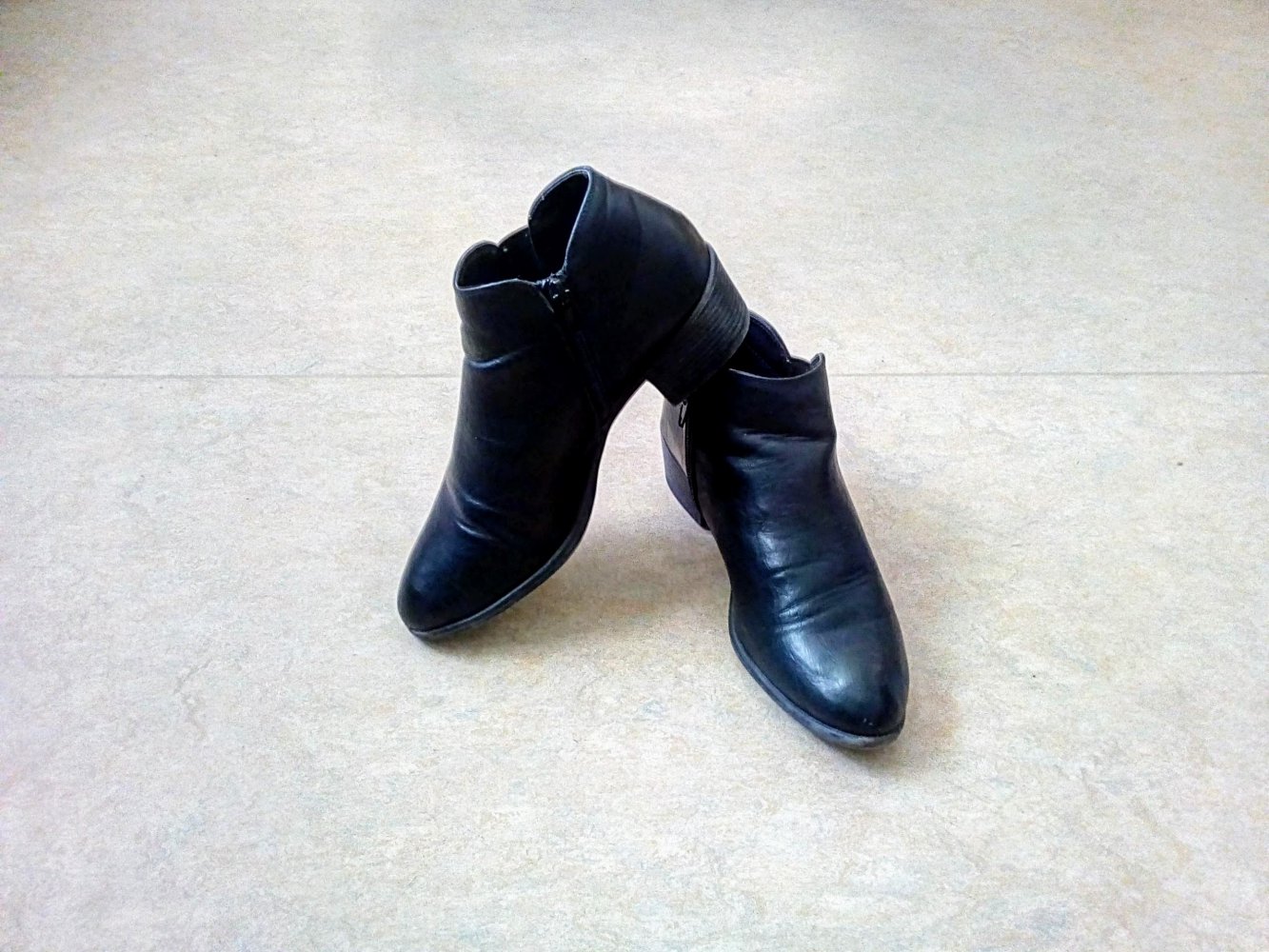 Schöne, modische Leder Stiefeletten