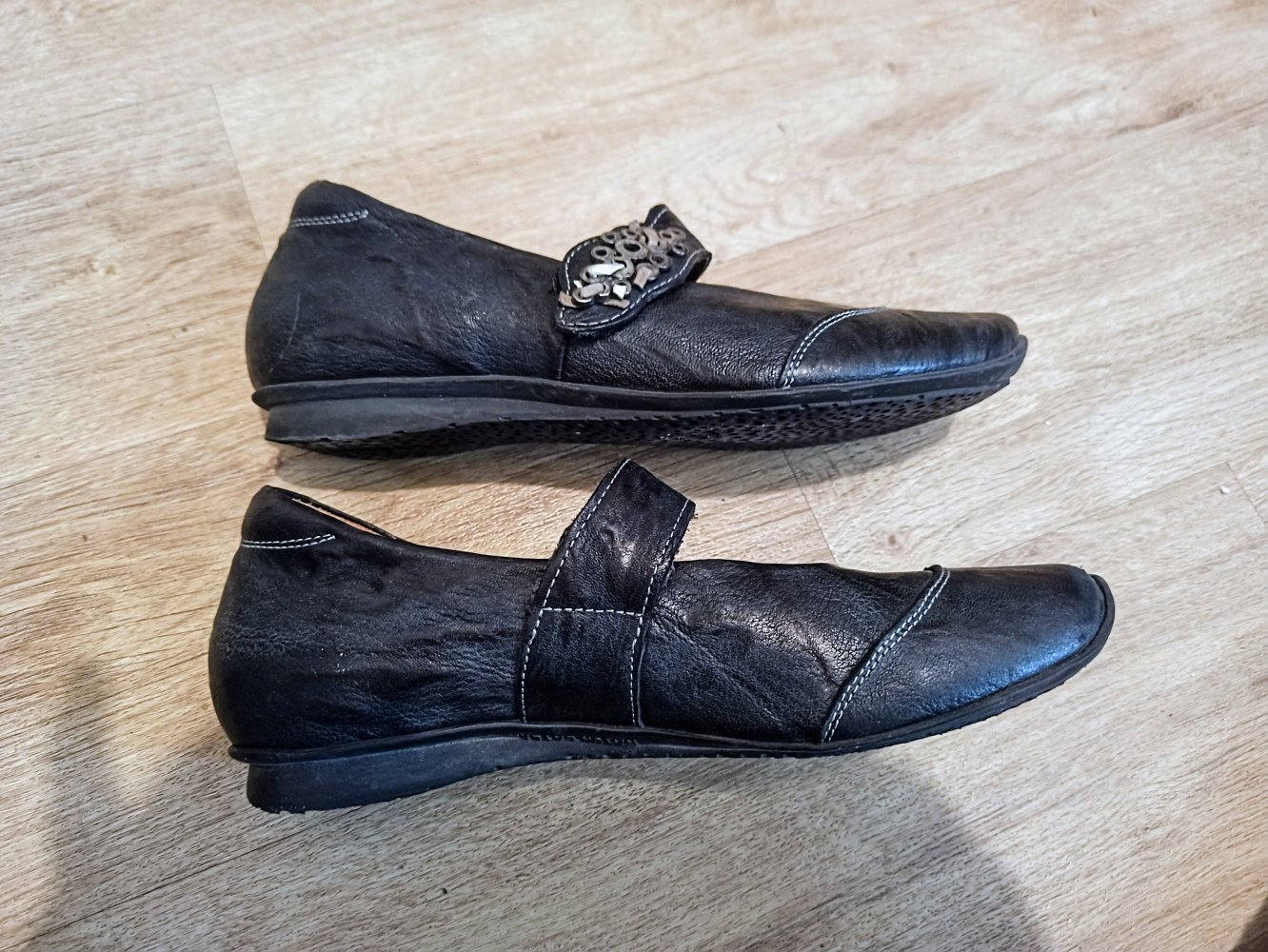 Tolle Damen-Schuhe in schwarz von Think
