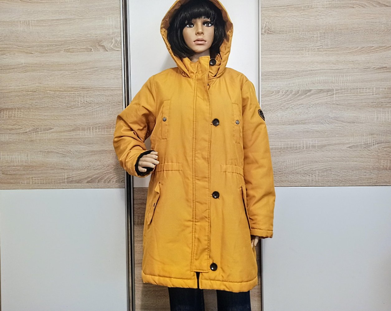 Schöne Jacke in gelb mit Kapuze von Only