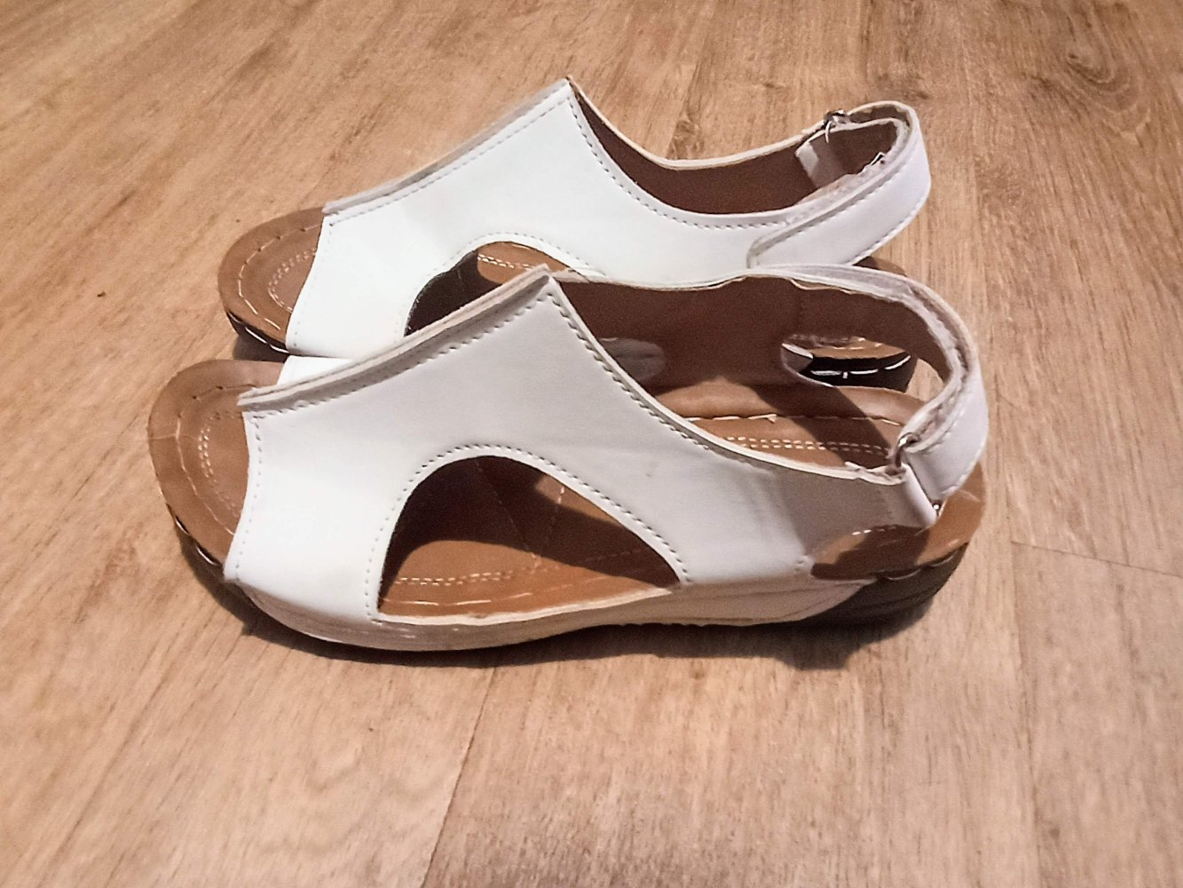 Tolle Damen Sandalen in weiß