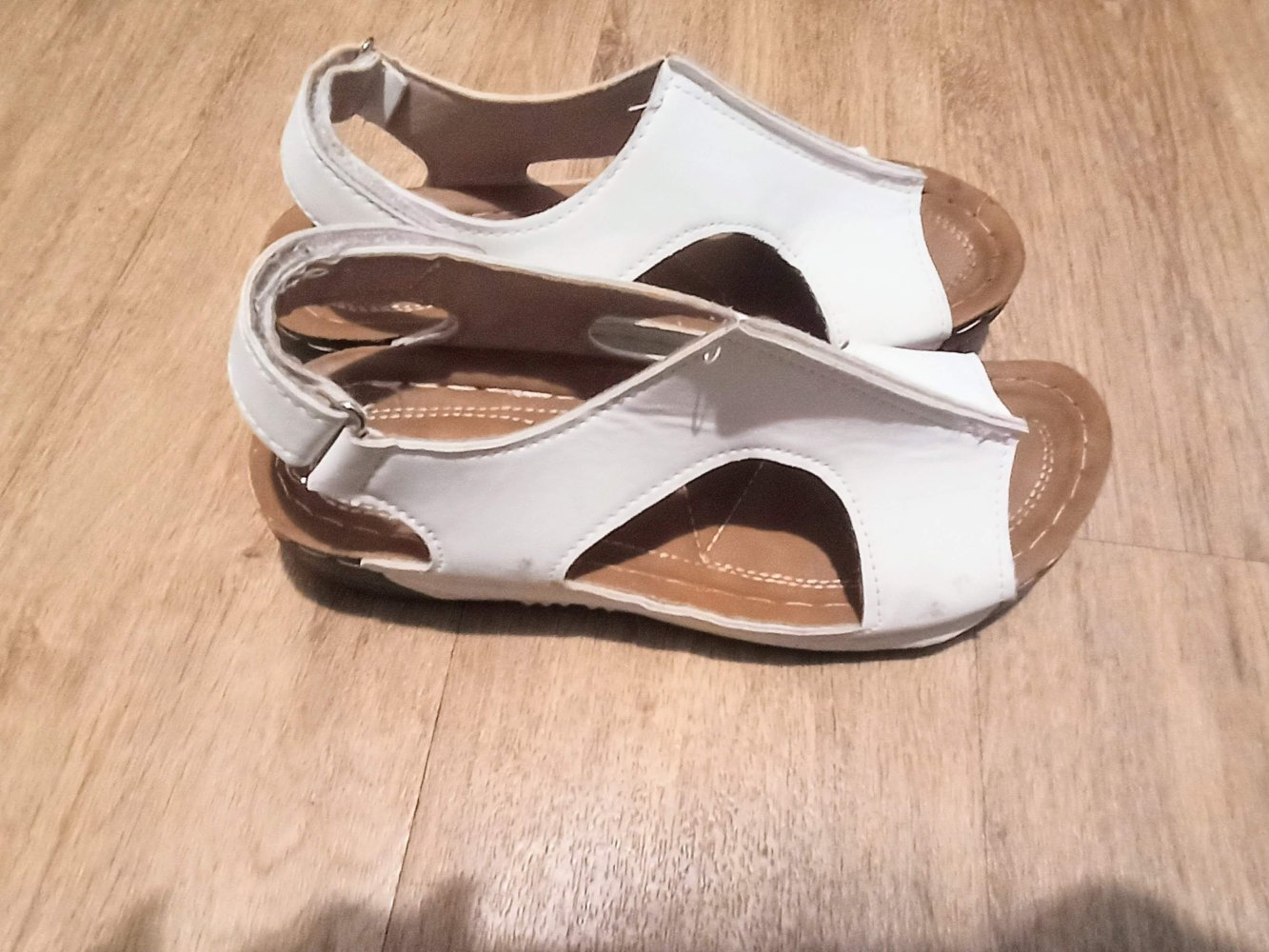 Tolle Damen Sandalen in weiß