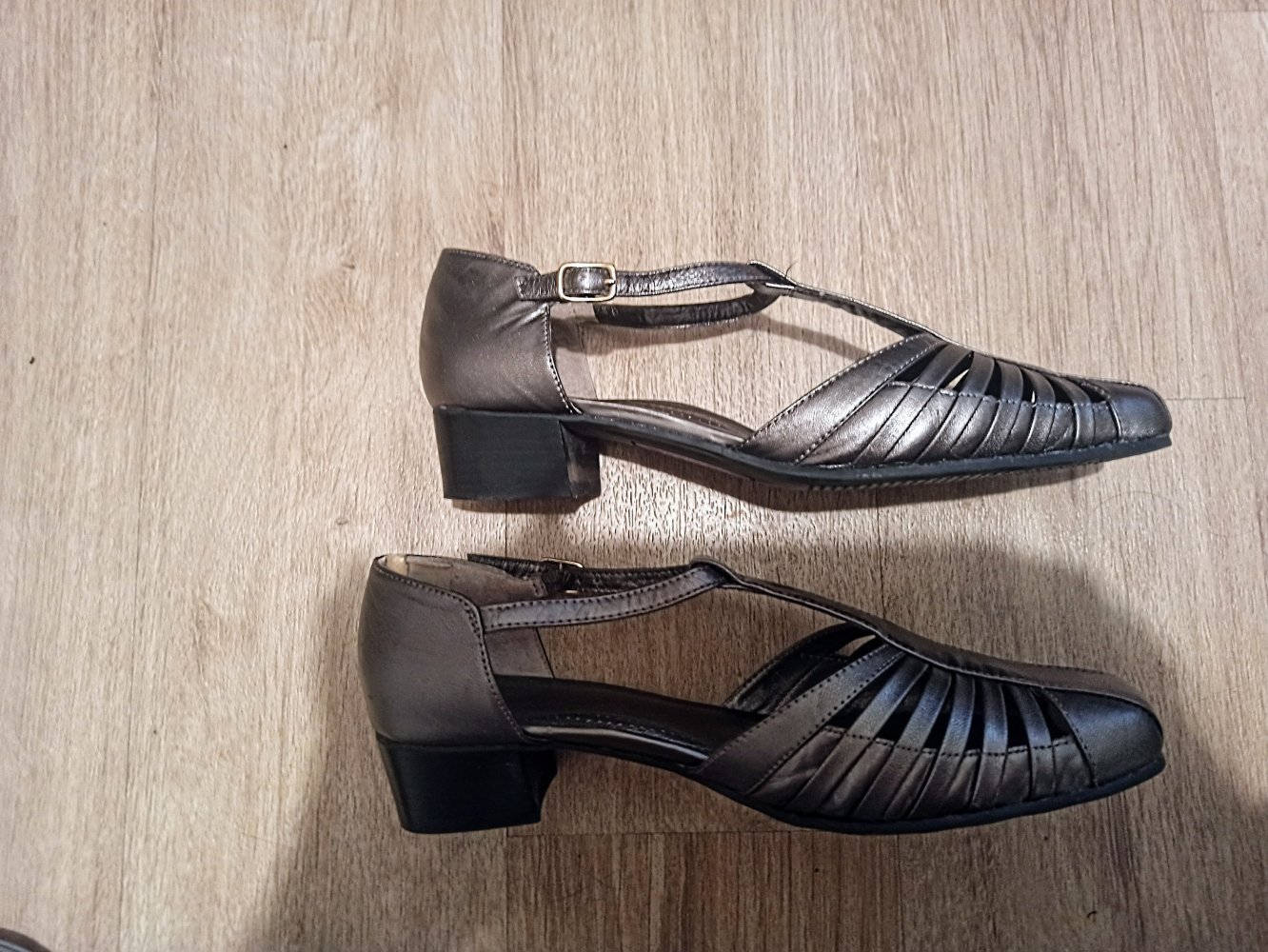 Tolle Damen Sandalen in braun/silber von Medicus