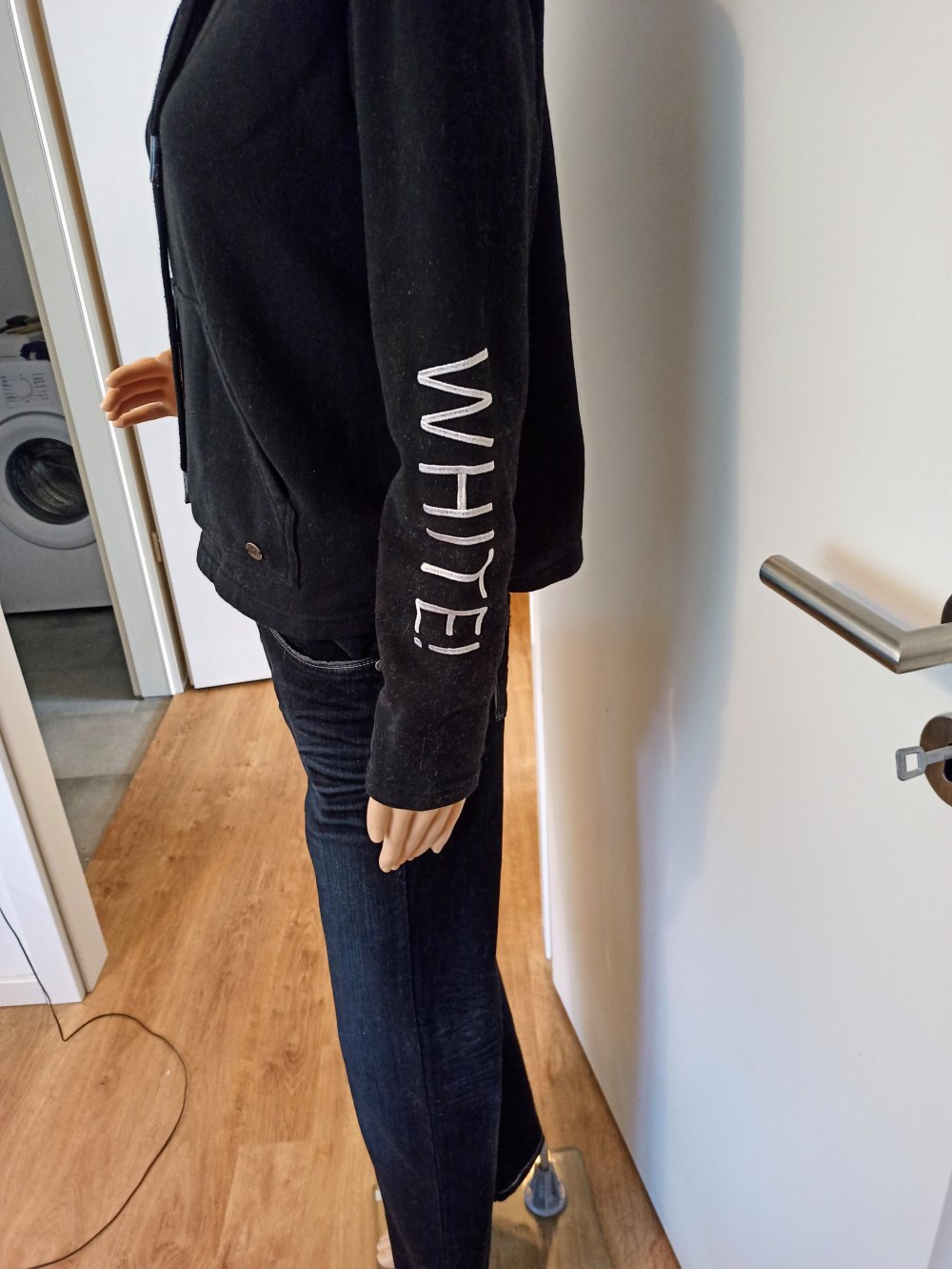 Schöner Hoodie-Pullover in schwarz von Magnum mit Kapuze