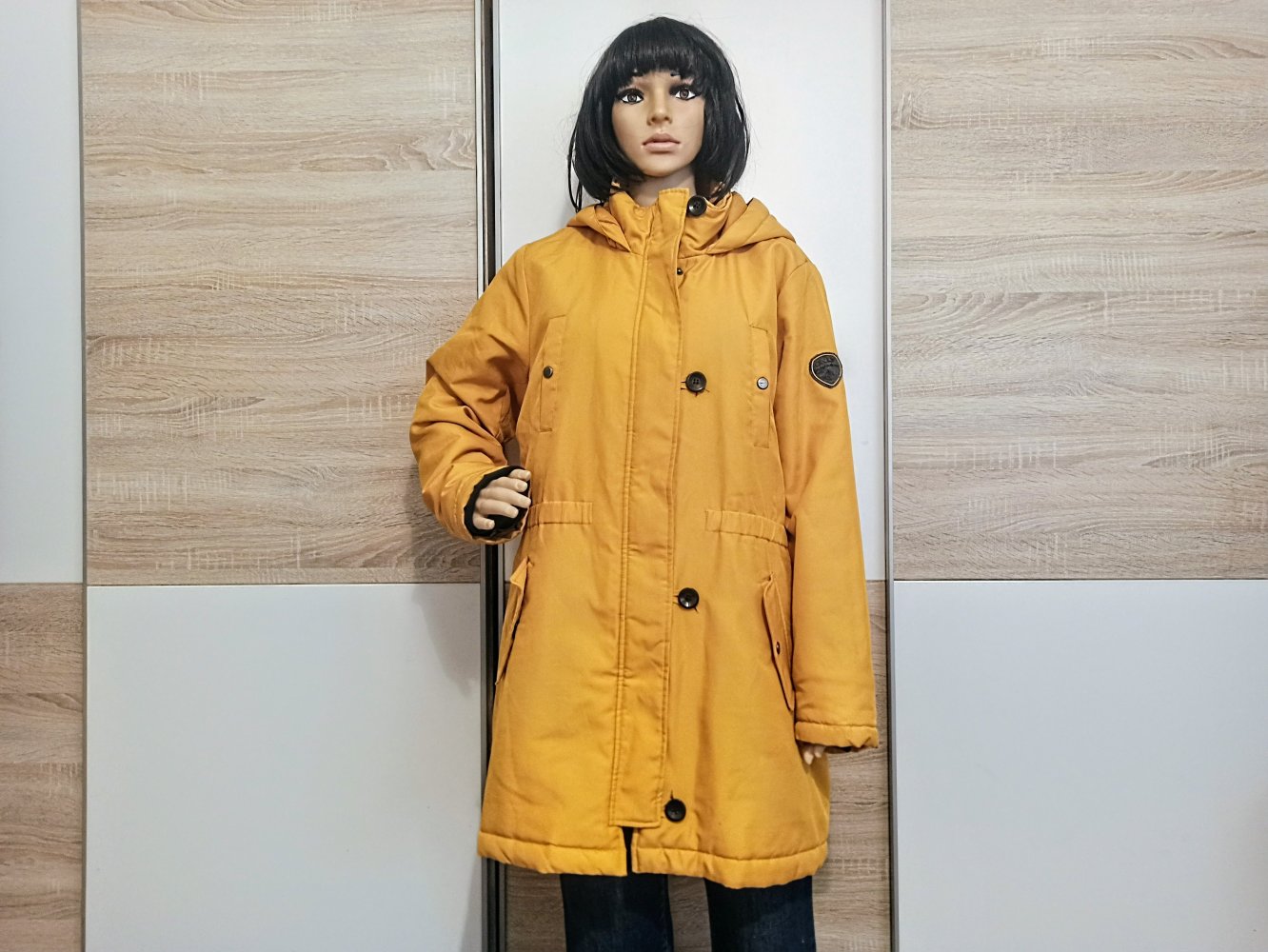 Schöne Jacke in gelb mit Kapuze von Only