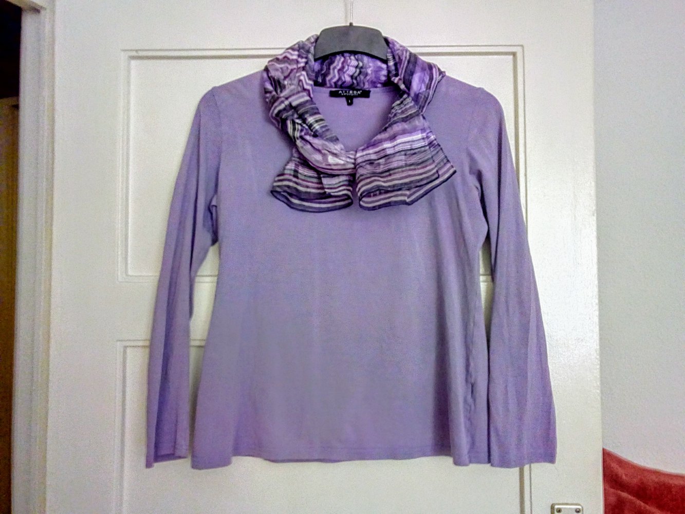 Sehr schönes Langarm-Shirt in in zartes Lila 