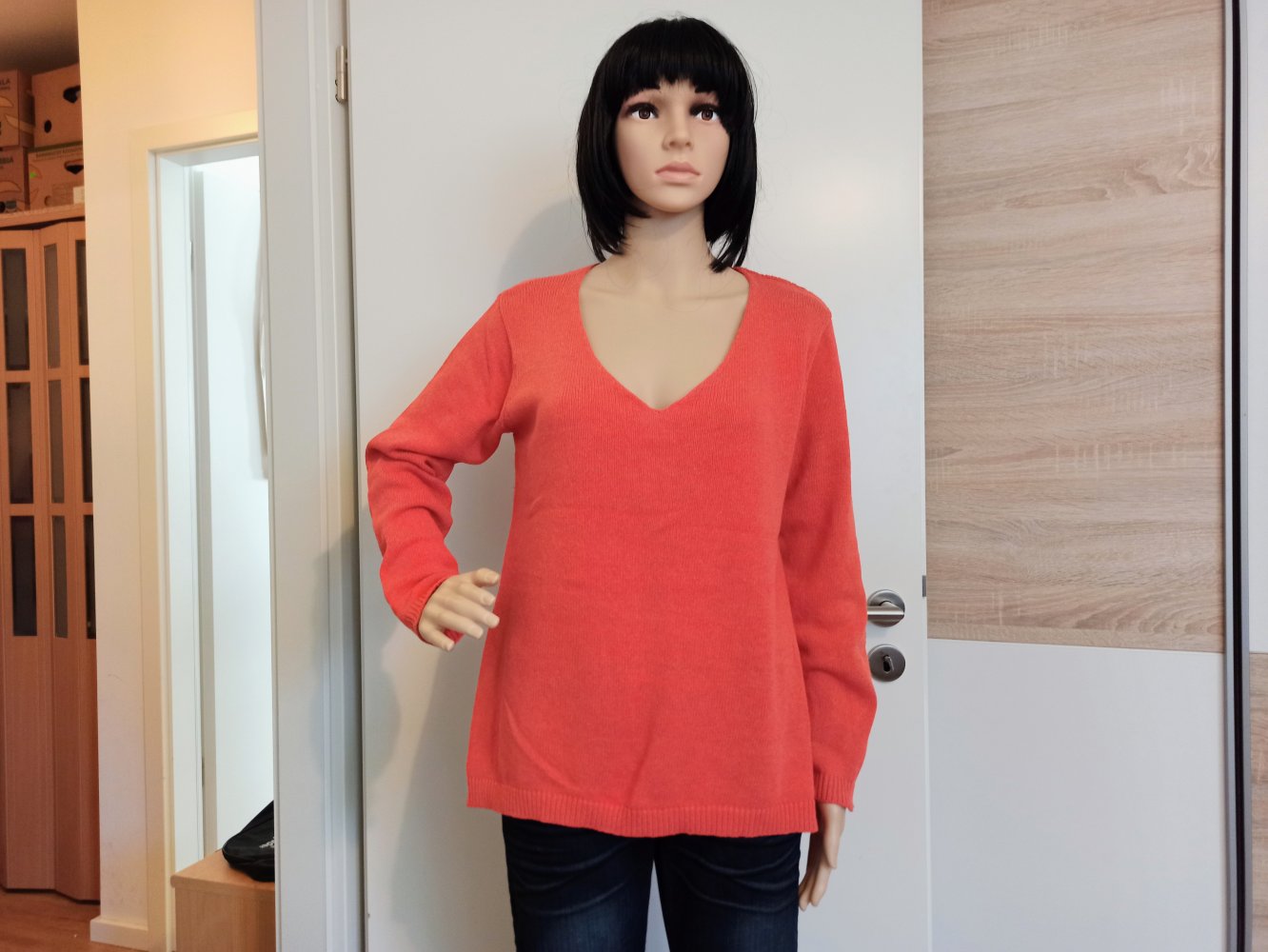 Schöner Pullover von Janina mit Spitze am Rücken