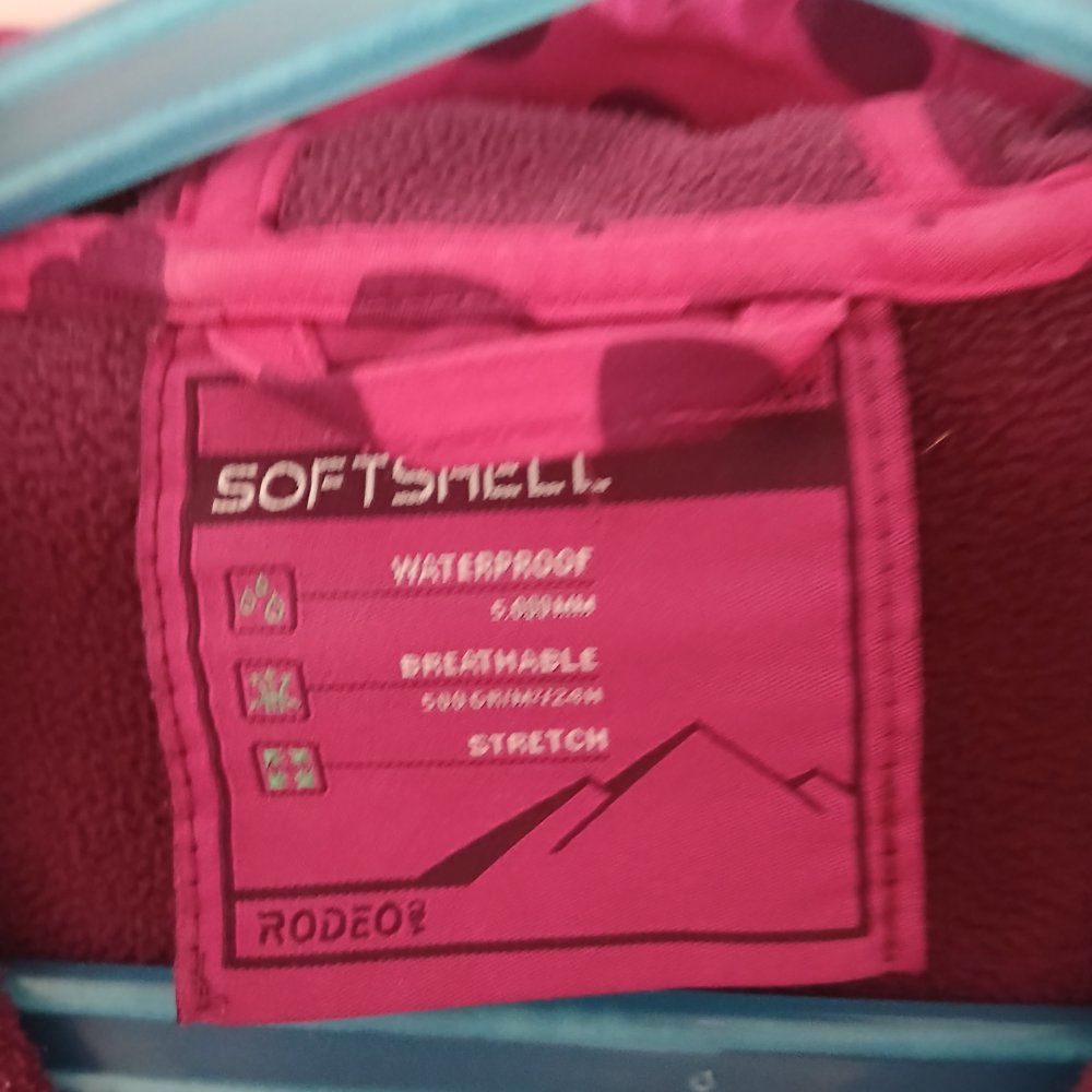 Pinke Softshelljacke mit Herzen 104 