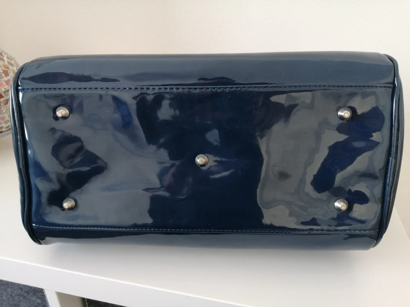 Große dunkelblaue Lackhandtasche NEU