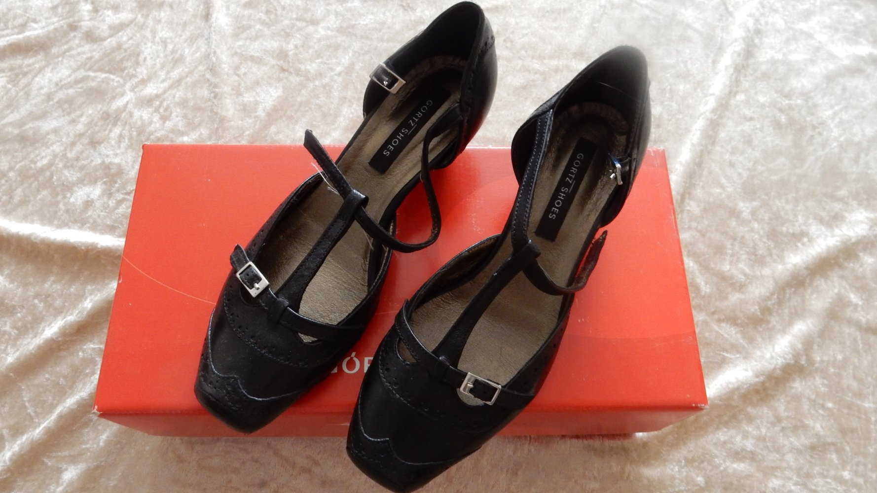 Damenschuhe, Gr. 38, schwarz, Leder, im Karton