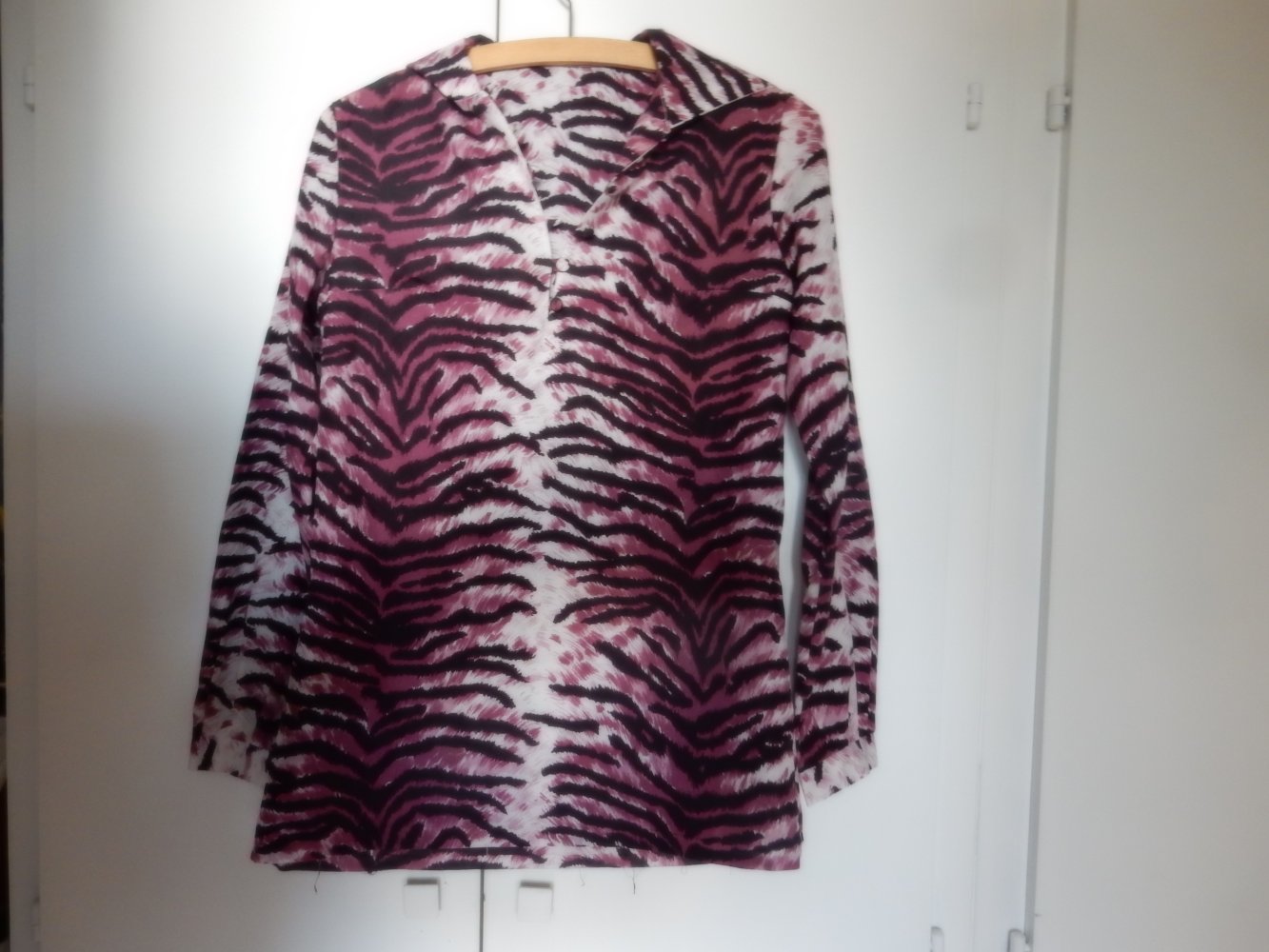 Original 60er/ 70er Bluse, lila Tigermuster