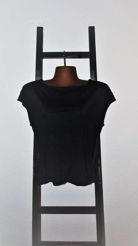 Damen-T-Shirt Gr. 42 (ca. M) schwarz Bekleidung Fashion kurz Crop Top