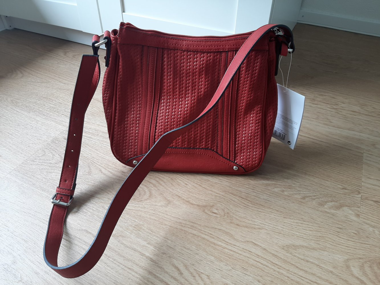 Tchibo Umhängetasche rot Lederer Optik