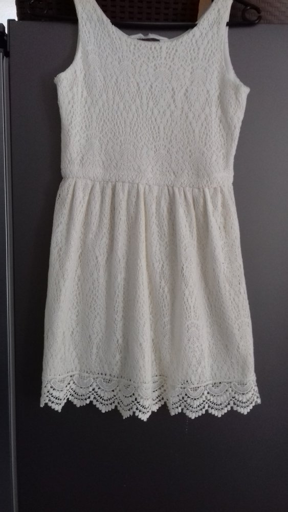 süßes Kleid von H&M Gr. 146/152 cremefarben € 10,--