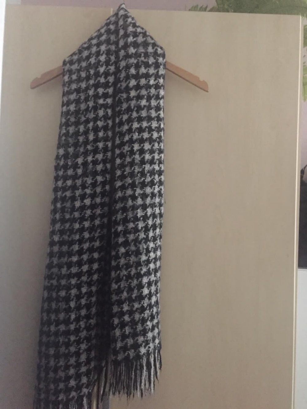 Sehr schöner Damen Winter Strickschal schwarz weiß 