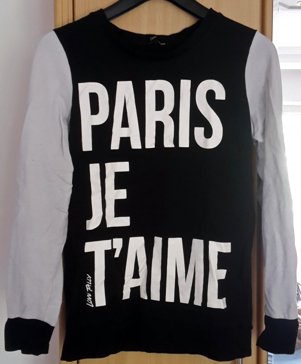 Pullover mit Aufschrift „Paris je t’aime“