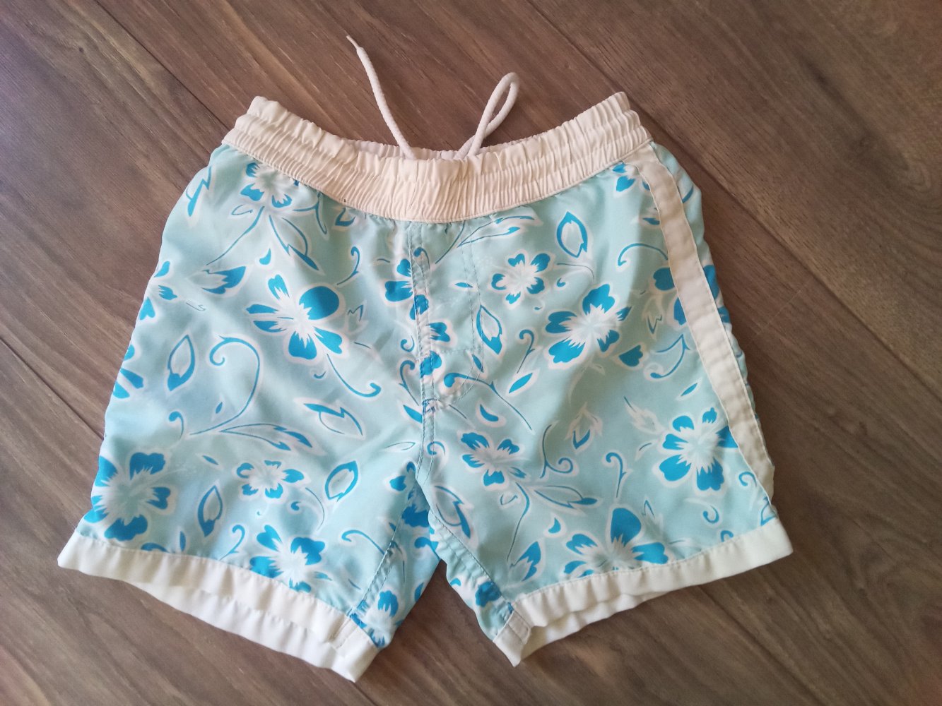 Badeshorts hellblau geblümt Hawai Kalamton 4 Jahre